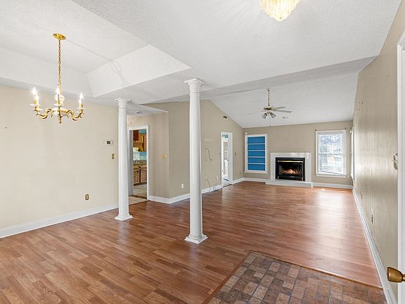 3rd image of 211 Ashley River Rd.