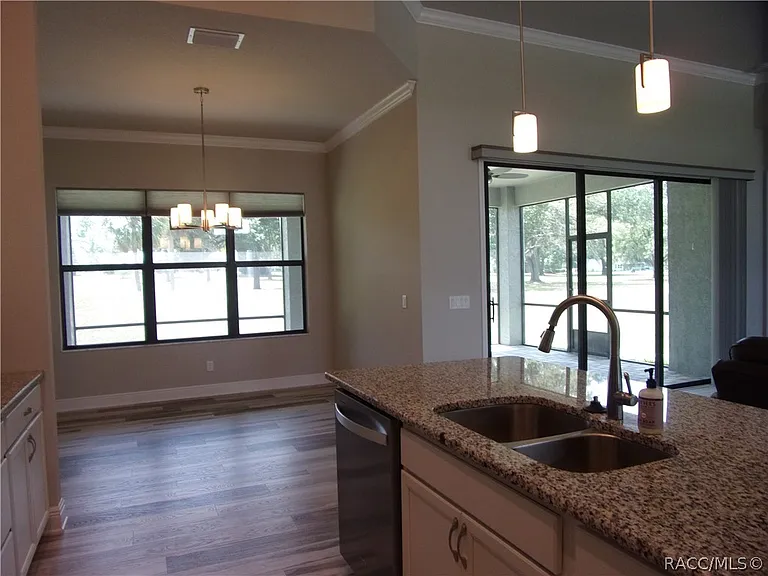 248 E Cumberland Ct — Photo 11