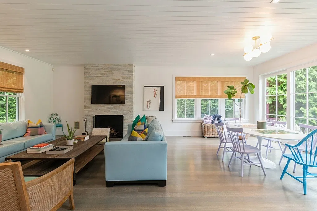 Chic Village Home — Photo 4