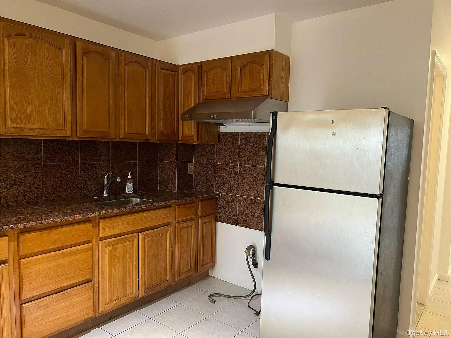 3 bed, 1.5 bath, 1050 sqft, $3,100 — Photo 3