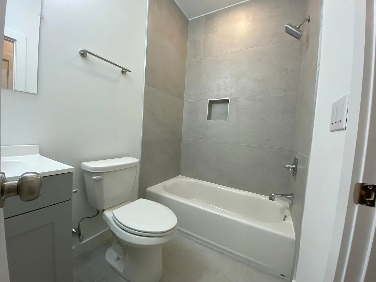 2 bed, 840 sqft, $1,350 — Photo 2