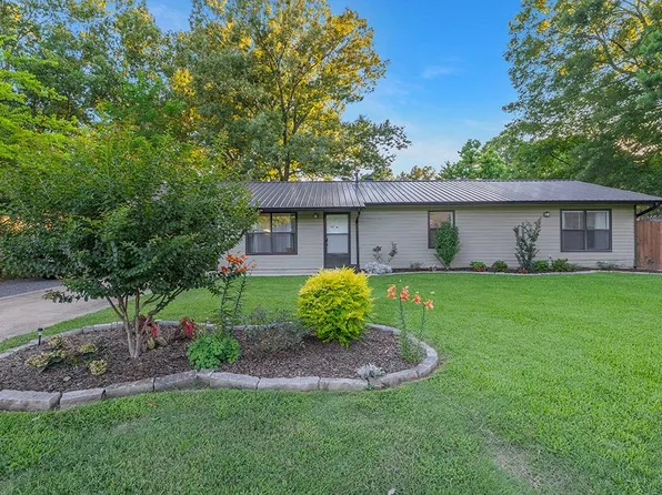 1504 S Elm St, Hope, AR 71801