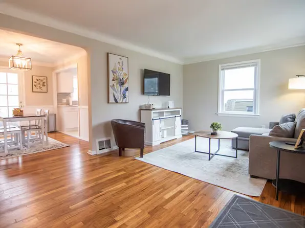 7046 Greenleaf Ave, Parma Heights, OH 44130