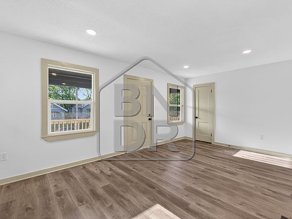 2nd image of 5527 Park Ave #1