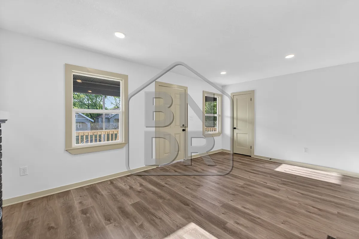 Building Photo - 5527 Park Ave #1