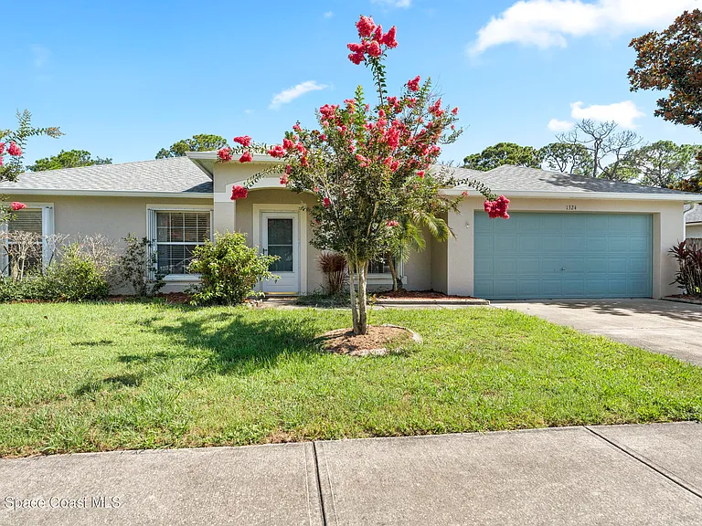 1324 Mandys Ct — Photo 2