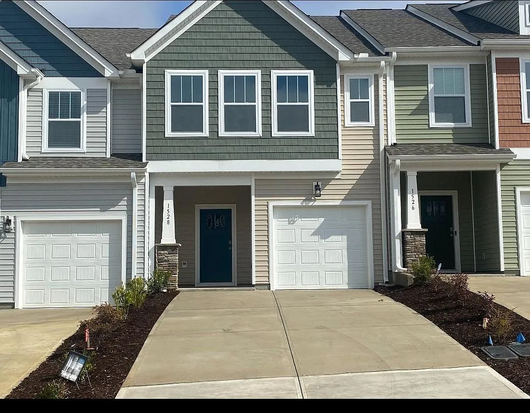 1528 Rivermeade Dr — Photo 1