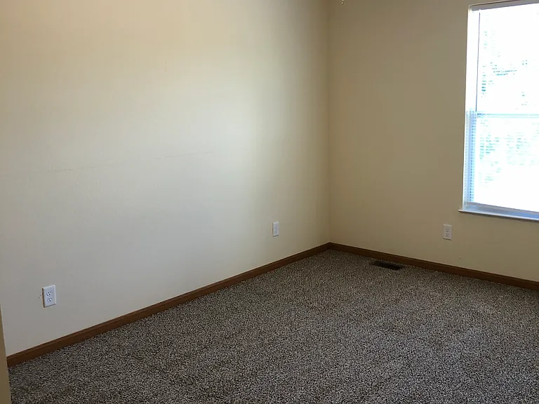 1 Hundred West Apartments — Photo 38