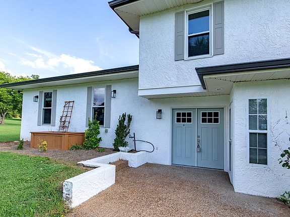 4th image of 557 Peach Valley Rd