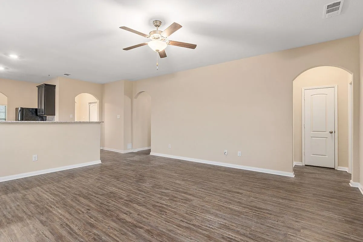 3 bed, 2.0 bath, 1619 sqft, $1,850 — Photo 2