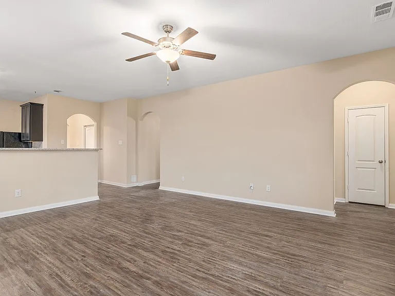 1431 Park Trails Blvd — Photo 2