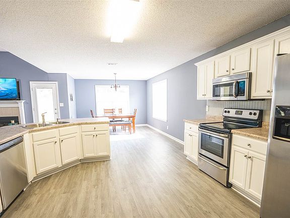 5th image of 204 Sunnymeade Dr