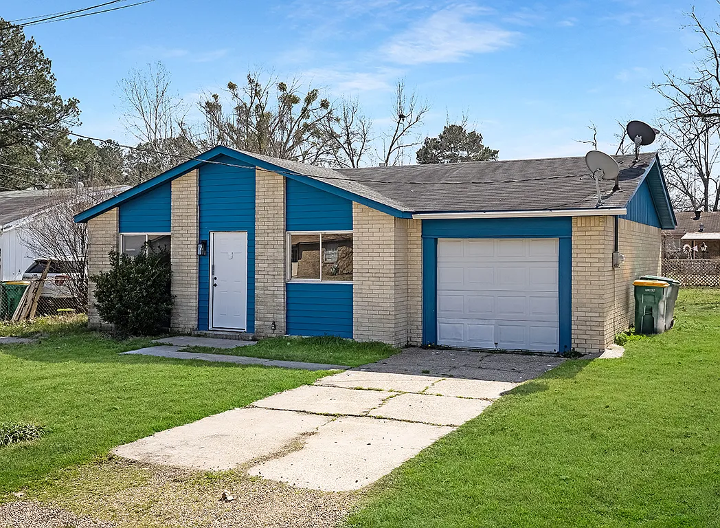 Building Photo - 2405 Mamie Dr