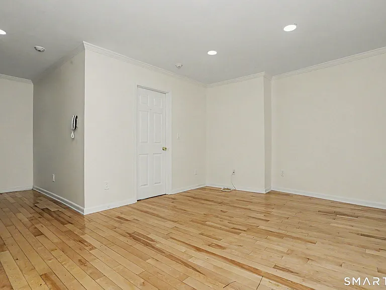 211 Main St #3B — Photo 1