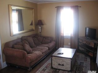 1811 Bernard St, Merrick, NY 11566