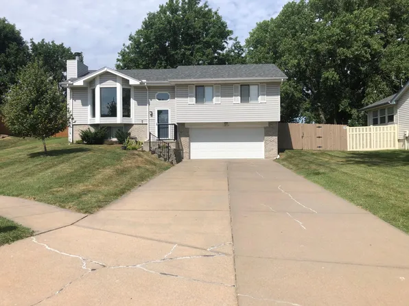 1610 Madison Cir, Papillion, NE 68046