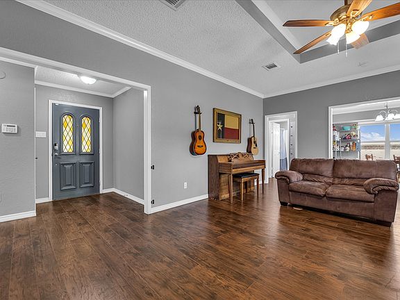 5th image of 232 Crescent Dr