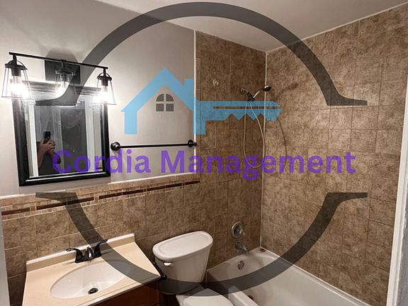 5th image of 2805 Green Trail Dr