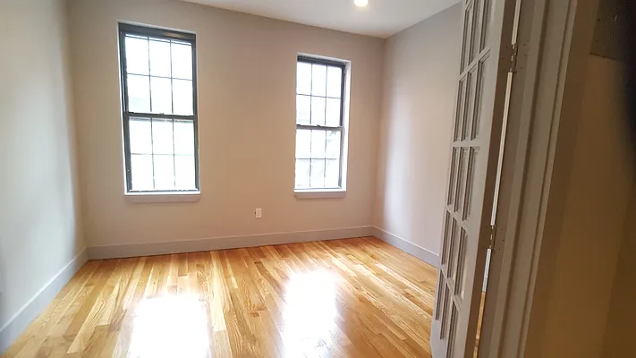 Rented by Evergreen Apartments BK | media 20