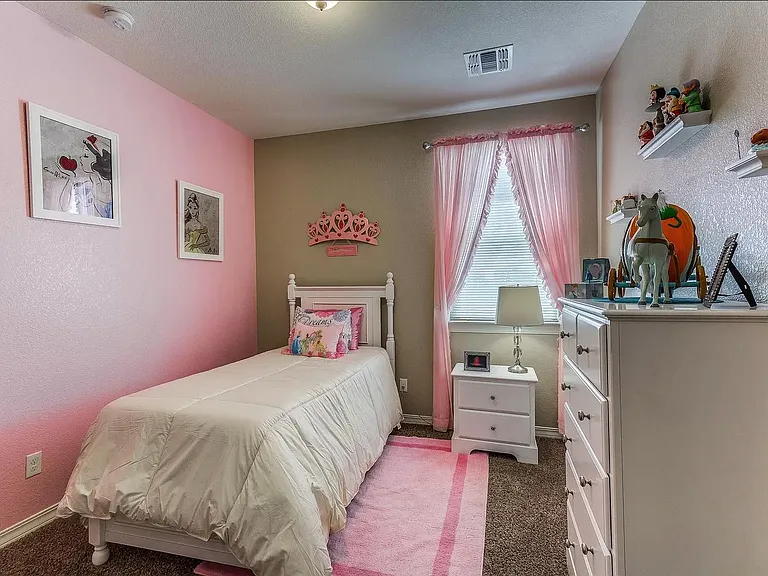 2064 Robert Minnie Pl — Photo 16