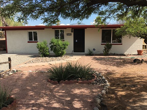 Wonderful curb appeal!