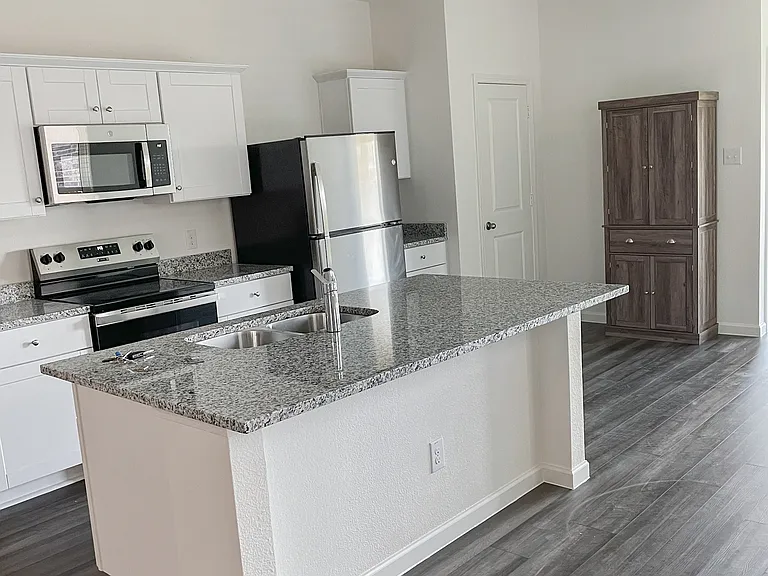 111 Connecticut Ct — Photo 6