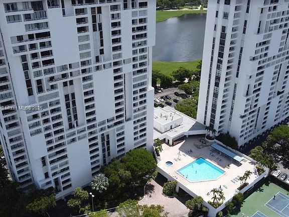 2nd image of 20355 NE 34th Ct APT 321