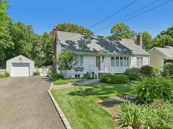 119 Brook Lane, Smithtown, NY 11787