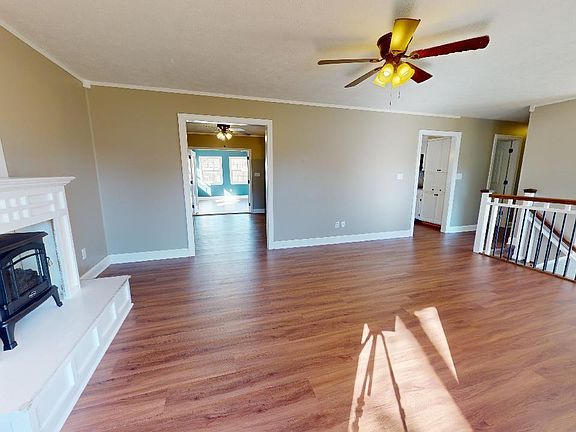 4th image of 5636 Sussex Ln