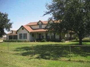 6450 Garner St, Groves, TX 77619