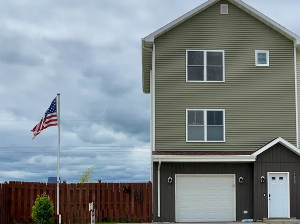 1032 Thames Ct, Grand Forks, ND 58203