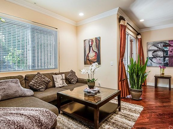 5th image of 855 N Wilcox Ave #101