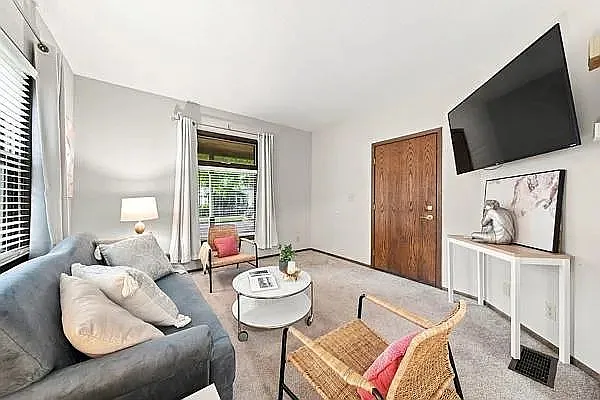1 bed, 800 sqft, $1,450 — Photo 2