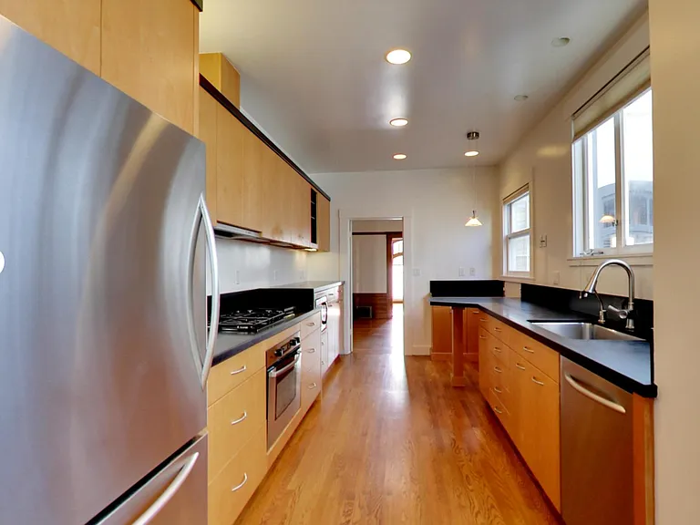 719 14th Ave — Photo 12