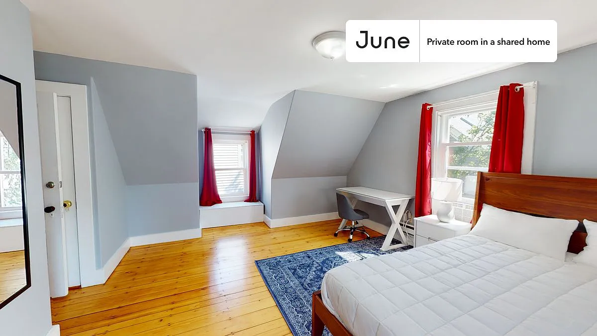 Queen bedroom in 7 bed/2 bath home in Allston #1321 G — Photo 2