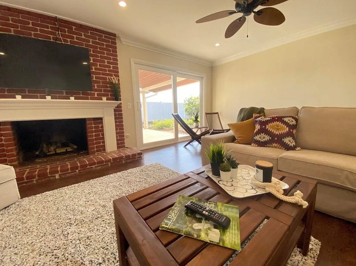 1053 Presidio Dr, Unit N/A — Photo 2