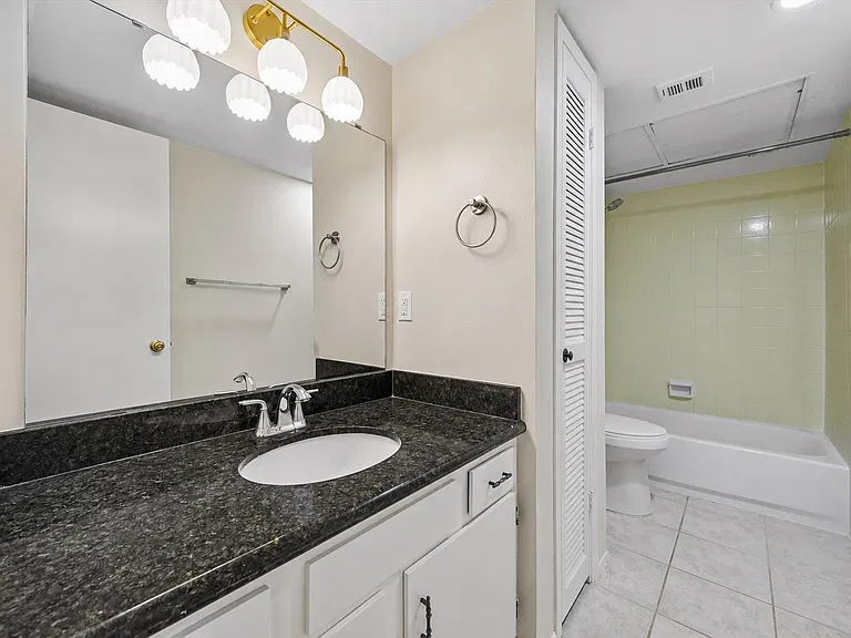 2238 S Piney Point Rd #109 — Photo 17