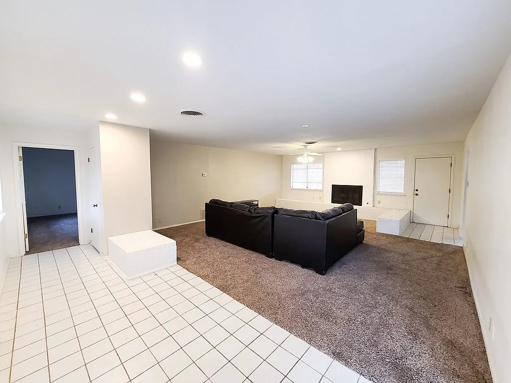 2900 Goddard - 1 — Photo 3