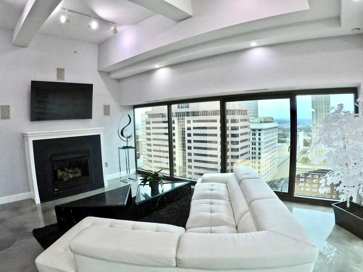 1101 Walnut St — Photo 3