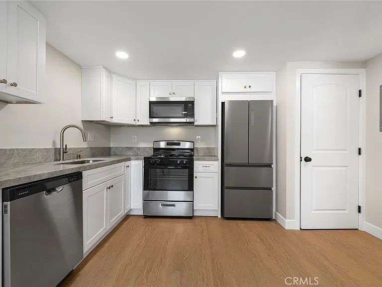 3020 E 3rd St #16 — Photo 11