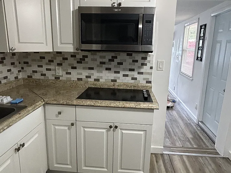 2948 NE 12th Ter #1A — Photo 8