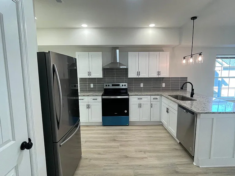 8136 Graham Rd #104 — Photo 7