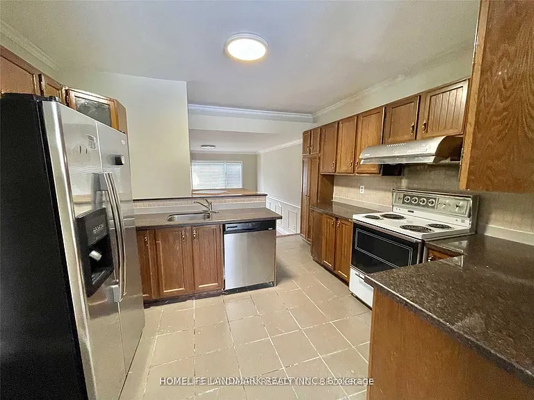 25 Edgemont Dr #UPPER — Photo 7