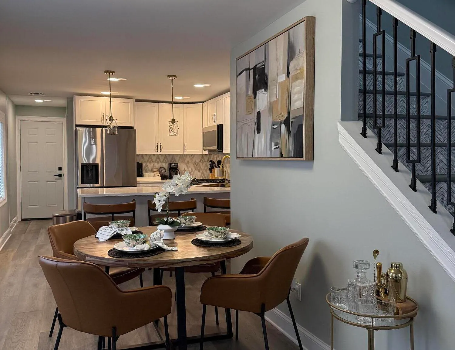 2 bed, 1000 sqft, $3,500 — Photo 3