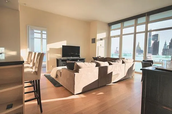 Rented by Kian Realty | media 19