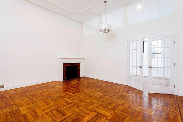 Rented by Bond New York | media 7