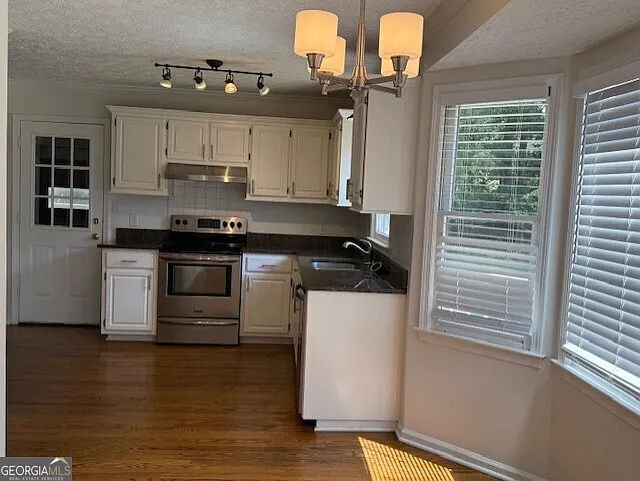 4 bed, 2.5 bath, 2166 sqft, $2,600 — Photo 3