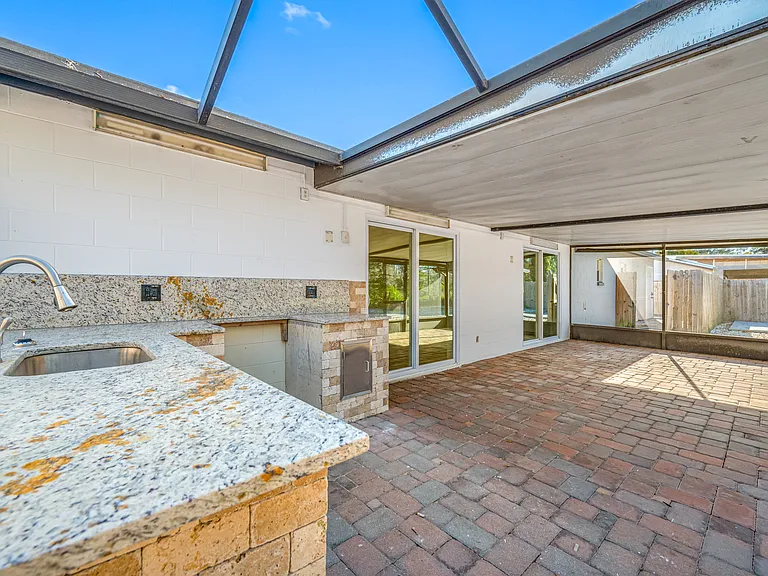 16324 Bonneville Dr — Photo 25