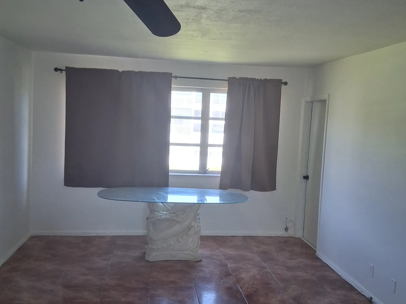1 bed, 1.5 bath, 727 sqft, $1,600 — Photo 2