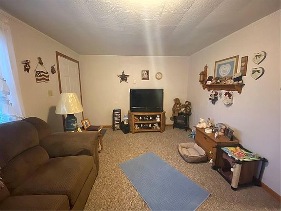 3rd image of 2061 N Crestwood Dr